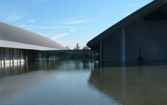 写真：佐川美術館